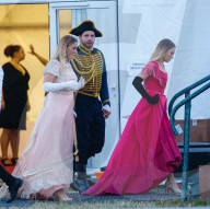 EXKLUSIV - Margot Robbie und Rita Ora in einem Fancy Dress bei Warner Bros in Hertfordshire