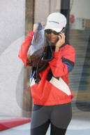 PEOPLE - Kourtney Kardashian wird von Paparazzi belagert