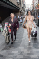 PEOPLE - Rodrigo Alves und Chloe Khan mit einer Rickshaw in London unterwegs