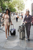 PEOPLE - Rodrigo Alves und Chloe Khan mit einer Rickshaw in London unterwegs