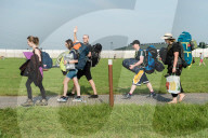FEATURE - Vorbereitungen zum Glastonbury Festival 