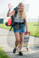 FEATURE - Vorbereitungen zum Glastonbury Festival 