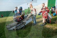 FEATURE - Vorbereitungen zum Glastonbury Festival 