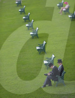 FEATURE - Ascot: Royals und Bunte Vögel am Pferderennen  