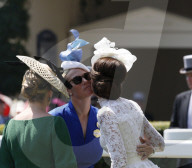 FEATURE - Ascot: Royals und Bunte Vögel am Pferderennen  