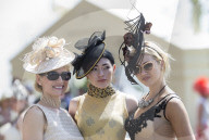 FEATURE - Ascot: Royals und Bunte Vögel am Pferderennen  