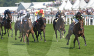 FEATURE - Ascot: Royals und Bunte Vögel am Pferderennen  