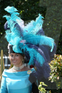 FEATURE - Ascot: Royals und Bunte Vögel am Pferderennen  