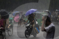 NEWS - WÃ¤hrend Europa austrocknet - ist in Bangladesh Land unter