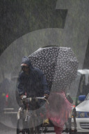 NEWS - WÃ¤hrend Europa austrocknet - ist in Bangladesh Land unter