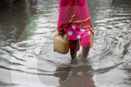 NEWS - WÃ¤hrend Europa austrocknet - ist in Bangladesh Land unter