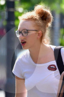 EXKLUSIV - Anna Becker zeigt Bein in London