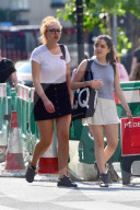 EXKLUSIV - Anna Becker zeigt Bein in London