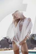 PEOPLE - Frida Aasen posiert für Beach Bunny 