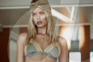 PEOPLE - Frida Aasen posiert für Beach Bunny 