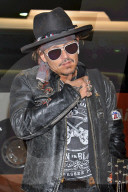 PEOPLE - Johnny Depp am Flughafen von Tokio
