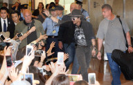 PEOPLE - Johnny Depp am Flughafen von Tokio