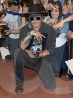 PEOPLE - Johnny Depp am Flughafen von Tokio