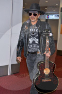 PEOPLE - Johnny Depp am Flughafen von Tokio