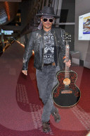 PEOPLE - Johnny Depp am Flughafen von Tokio