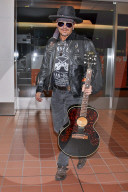 PEOPLE - Johnny Depp am Flughafen von Tokio