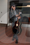 PEOPLE - Johnny Depp am Flughafen von Tokio