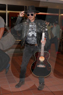 PEOPLE - Johnny Depp am Flughafen von Tokio