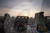 NEWS - Sommersonnenwende in Stonehenge (weitere Bilder)