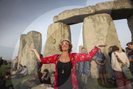 NEWS - Sommersonnenwende in Stonehenge (weitere Bilder)