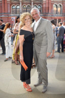 PEOPLE - London: Promis feiern an der Victoria and Albert Museum Summer Party