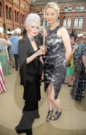 PEOPLE - London: Promis feiern an der Victoria and Albert Museum Summer Party