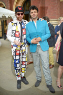 PEOPLE - London: Promis feiern an der Victoria and Albert Museum Summer Party