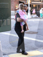PEOPLE - Hilaria und Alec Baldwin mit ihren Kindern unterwegs in New york