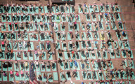 FEATURE - 'Massen- Yoga' auf dem Times Square in New York