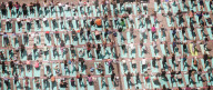 FEATURE - 'Massen- Yoga' auf dem Times Square in New York