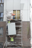 NEWS - London: Am Burnham House Tower werden die Verkleidungen entfernt