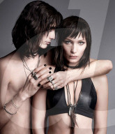 PEOPLE - Bella Hadid posiert für Nars 