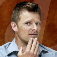 PORTRAIT - Steve Zahn