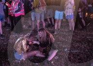 FEATURE - Glastonbury Festival: Stimmung am dritten Tag