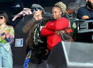 PEOPLE - Johnny Depp singt am Glastonbury Festival