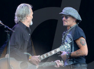 PEOPLE - Johnny Depp singt am Glastonbury Festival