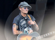 PEOPLE - Johnny Depp singt am Glastonbury Festival