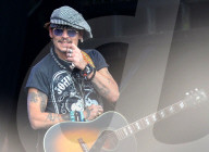 PEOPLE - Johnny Depp singt am Glastonbury Festival