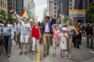 NEWS - Toronto: Premierminister Trudeau marschiert bei der Pride mit
