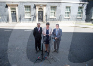 NEWS - Theresa May unterzeichnet ein Regierungsabkommen mit der erzkonservativen nordirischen DUP