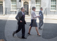 NEWS - Theresa May unterzeichnet ein Regierungsabkommen mit der erzkonservativen nordirischen DUP