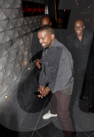 PEOPLE - Kanye West freut sich seine Freunde zu treffen