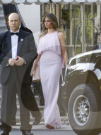 PEOPLE - Ein Hauch von Seide: Melania Trump auf dem Weg zu einer Hochzeit
