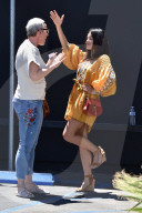 PEOPLE - Jenna Dewan trifft eine Freundin im Kiwami
