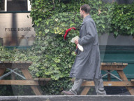 PEOPLE - Jamie Dornan auf dem Set zu "Dinner with Herve"